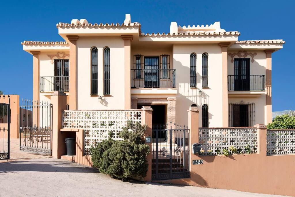 Preciosa Villa Con Gran Piscina Y Fabulosas Vistas 阿尔豪林德拉托里 外观 照片